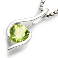 Vedhæng i Sølv med Peridot - 17 mm Uden Kæde