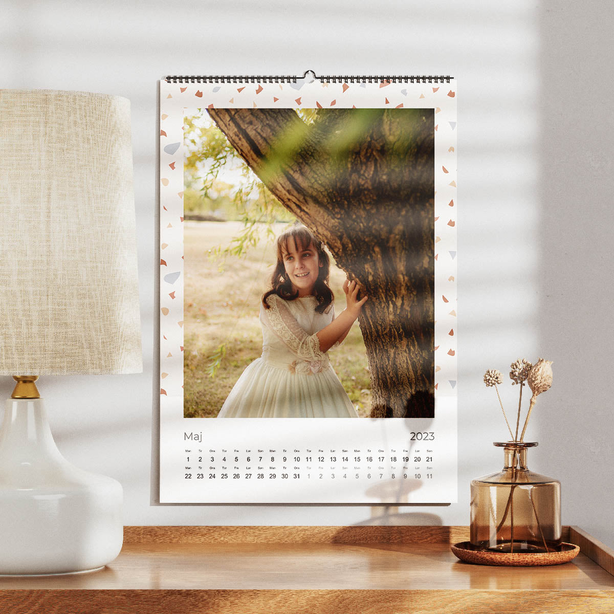 Klippe Inspireret Kalender – Elegant Smal Design