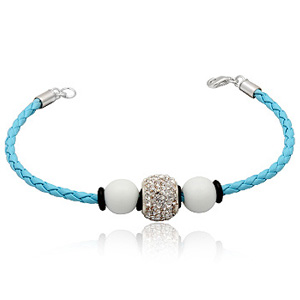 Læderarmbånd med Charm og Hvide Glaskugler på tilbud!