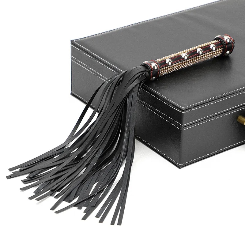 Bound Flogger Med Rhinsten